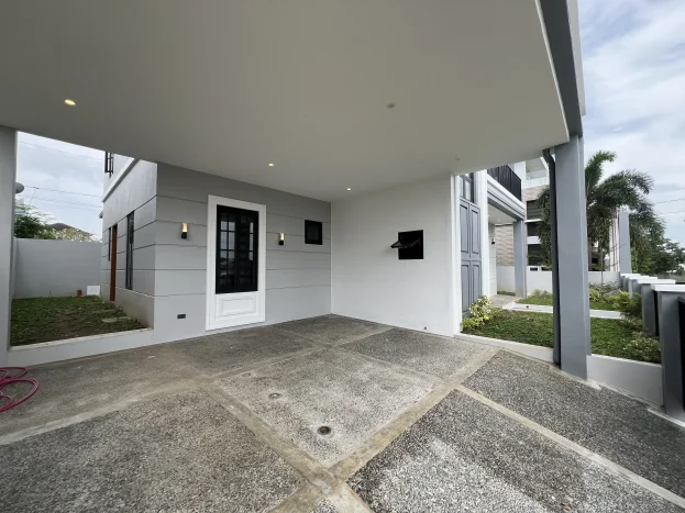 Brand New 2-Storey House in Chateaux de Paris, South Forbes, Silang, Cavite