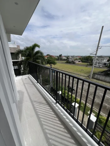 Brand New 2-Storey House in Chateaux de Paris, South Forbes, Silang, Cavite