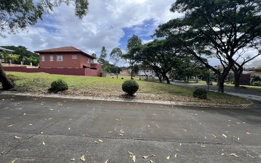 300 sqm Corner Lot in Portofino Heights, Daang Hari, Las Piñas City