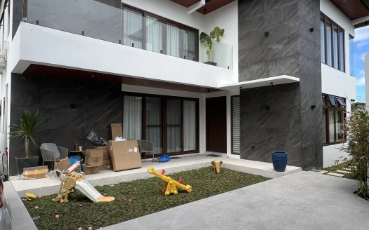 291 sqm Newly-Built Semi-Furnished Modern Home in Verdana Homes Mamplasan, Biñan, Laguna