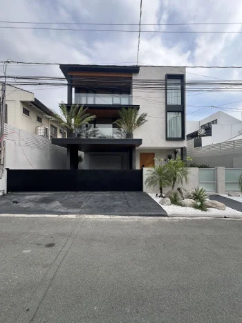 Brand New 3-Storey Luxury Home