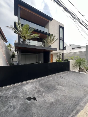 Brand New 3-Storey Luxury Home