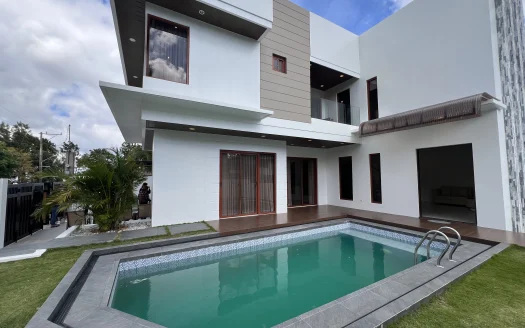 369 sqm Newly-Renovated 3-Year Old Corner House in Royale Tagaytay Estates, Alfonso, Cavite