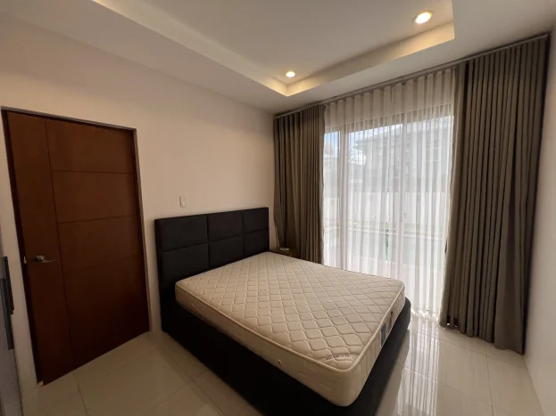 Newly-Renovated 3-Year Old Corner House