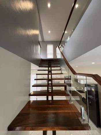 Newly-Renovated 3-Year Old Corner House