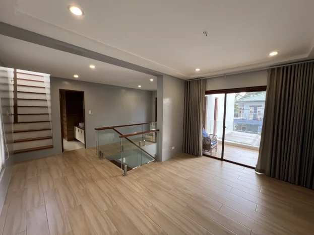 Newly-Renovated 3-Year Old Corner House