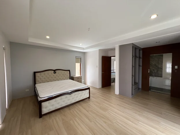 Newly-Renovated 3-Year Old Corner House