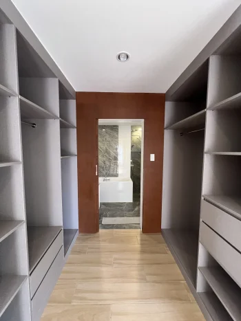 Newly-Renovated 3-Year Old Corner House