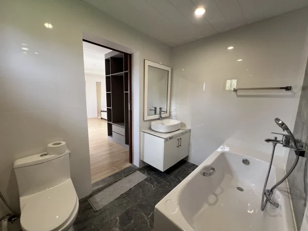 Newly-Renovated 3-Year Old Corner House