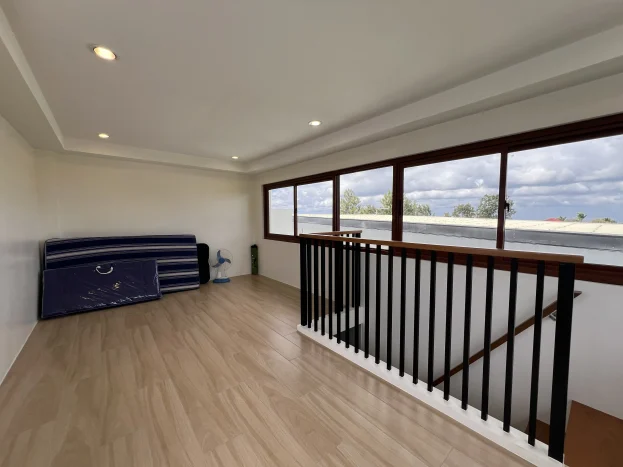 Newly-Renovated 3-Year Old Corner House