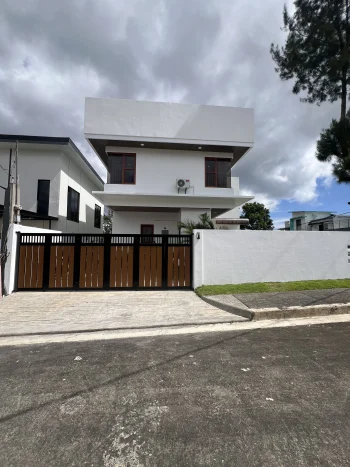Newly-Renovated 3-Year Old Corner House