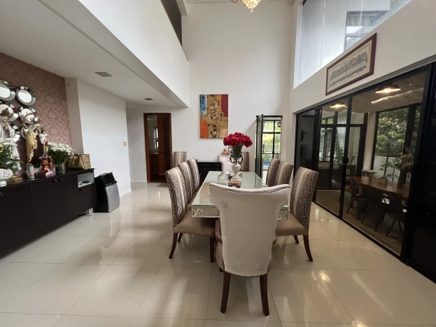 Well-Maintained 2-Storey House