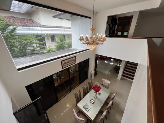 Well-Maintained 2-Storey House