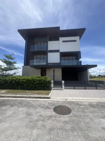 brand-new-resort-type-3-storey-house-in-alabang-west-daang-hari-las-pinas-city