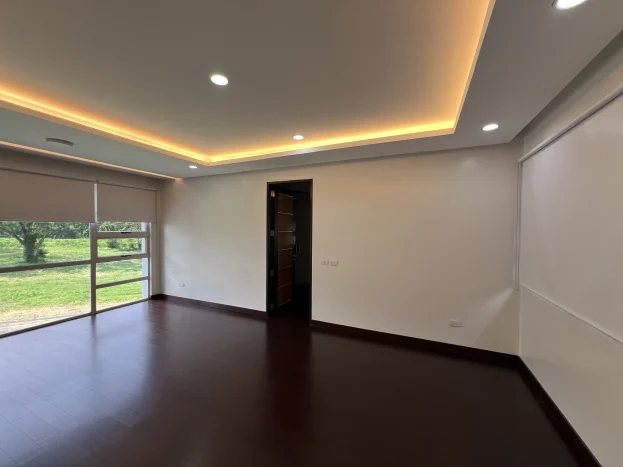 461 sqm 5-Year-Old 5-Bedroom Corner House in Ayala Southvale Sonera, Daang Hari, Las Piñas City
