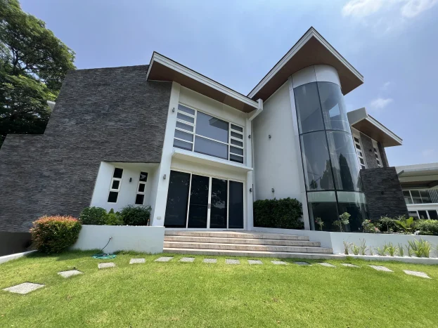 461 sqm 5-Year-Old 5-Bedroom Corner House in Ayala Southvale Sonera, Daang Hari, Las Piñas City