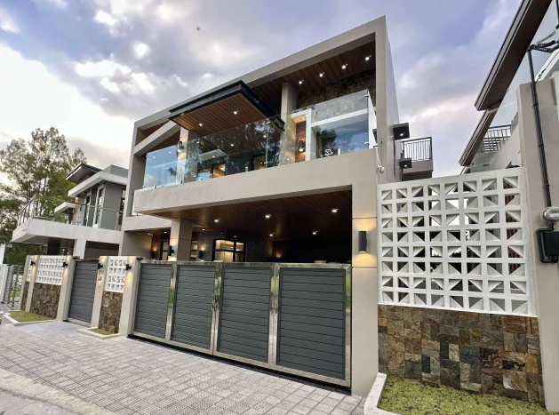 Brand New 4-Bedroom House with Roof Deck in Pueblo Del Sol, Tagaytay, Cavite