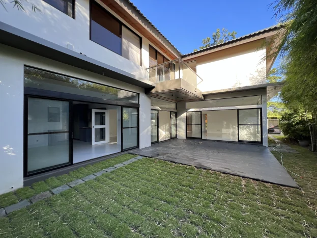 Brand New 4-Bedroom Luxury House with Jacuzzi and Lanai in Ayala Southvale Sonera, Las Piñas City