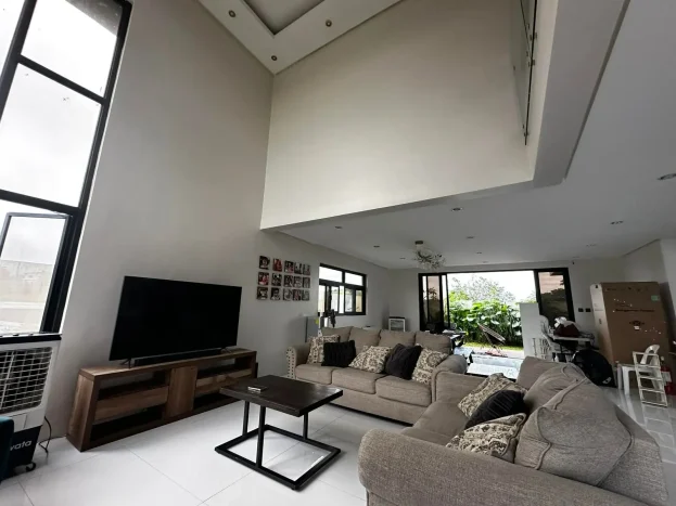 267 sqm Good as New House and Lot in Venare, Nuvali, Calamba, Laguna