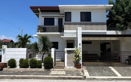 200 sqm 5-Bedroom House and Lot with En-Suite Bathrooms in Cittadella Executive Village, Las Piñas City