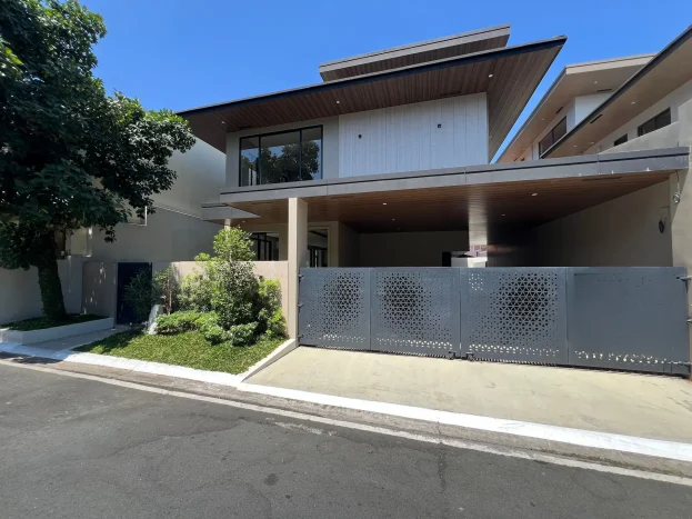 210 sqm Brand New 3-Storey House 5 Bedrooms in B.F. Homes, Parañaque City